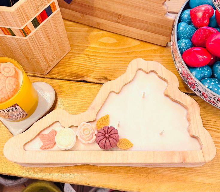 Virginia State Wooden Bowl Candle – Apples & Cinnamon 🍎✨