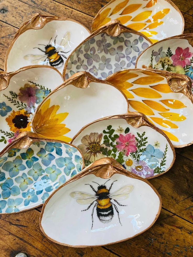 Decoupage Clam Shells – by The Joyful Penguin
