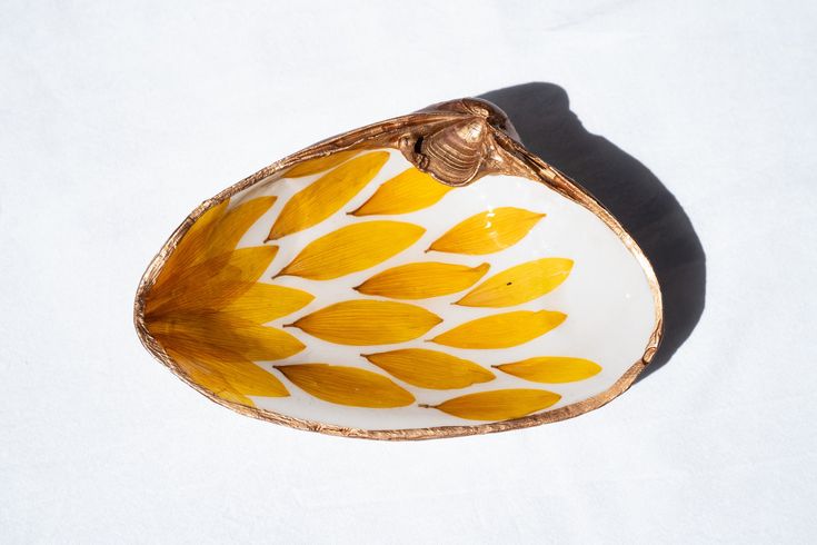Decoupage Clam Shells – by The Joyful Penguin
