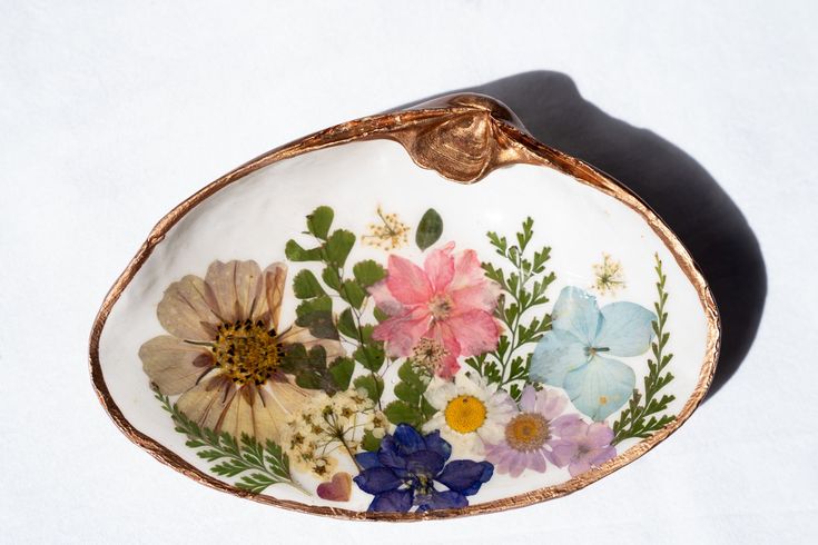 Decoupage Clam Shells – by The Joyful Penguin