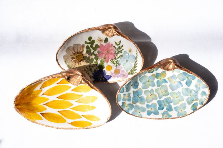 Decoupage Clam Shells – by The Joyful Penguin