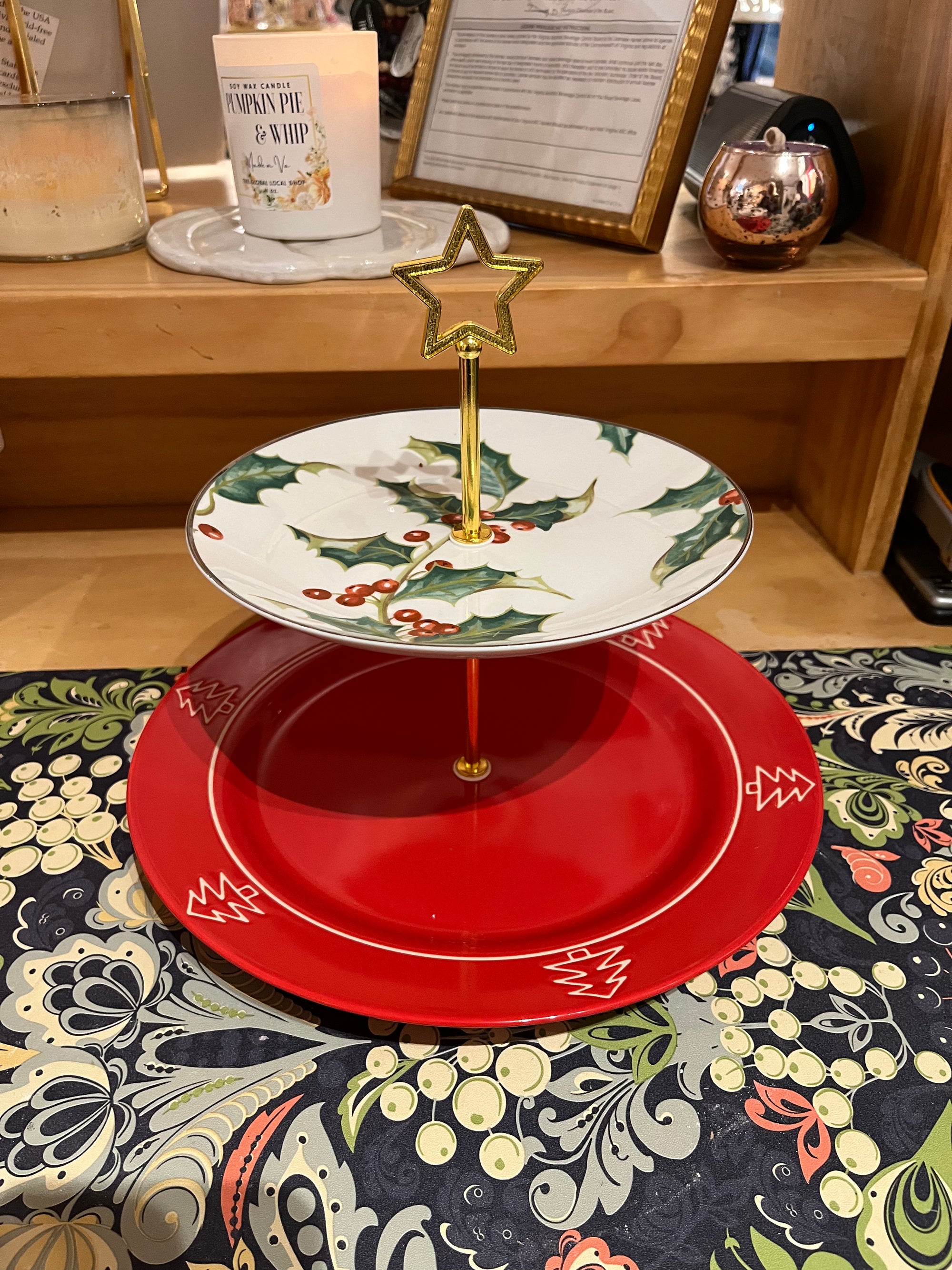 Vintage Holly 2 Tier Stand