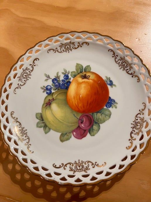 Vintage China ~ WIG1269 By Winterling Bavaria dinner plate