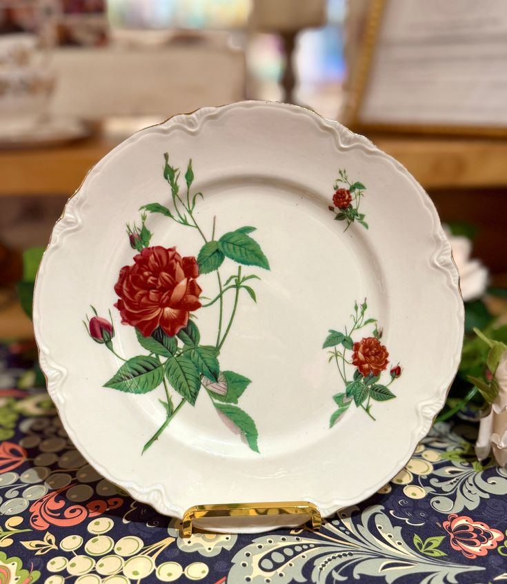 Vintage China ~ Royal China 22krt Gold